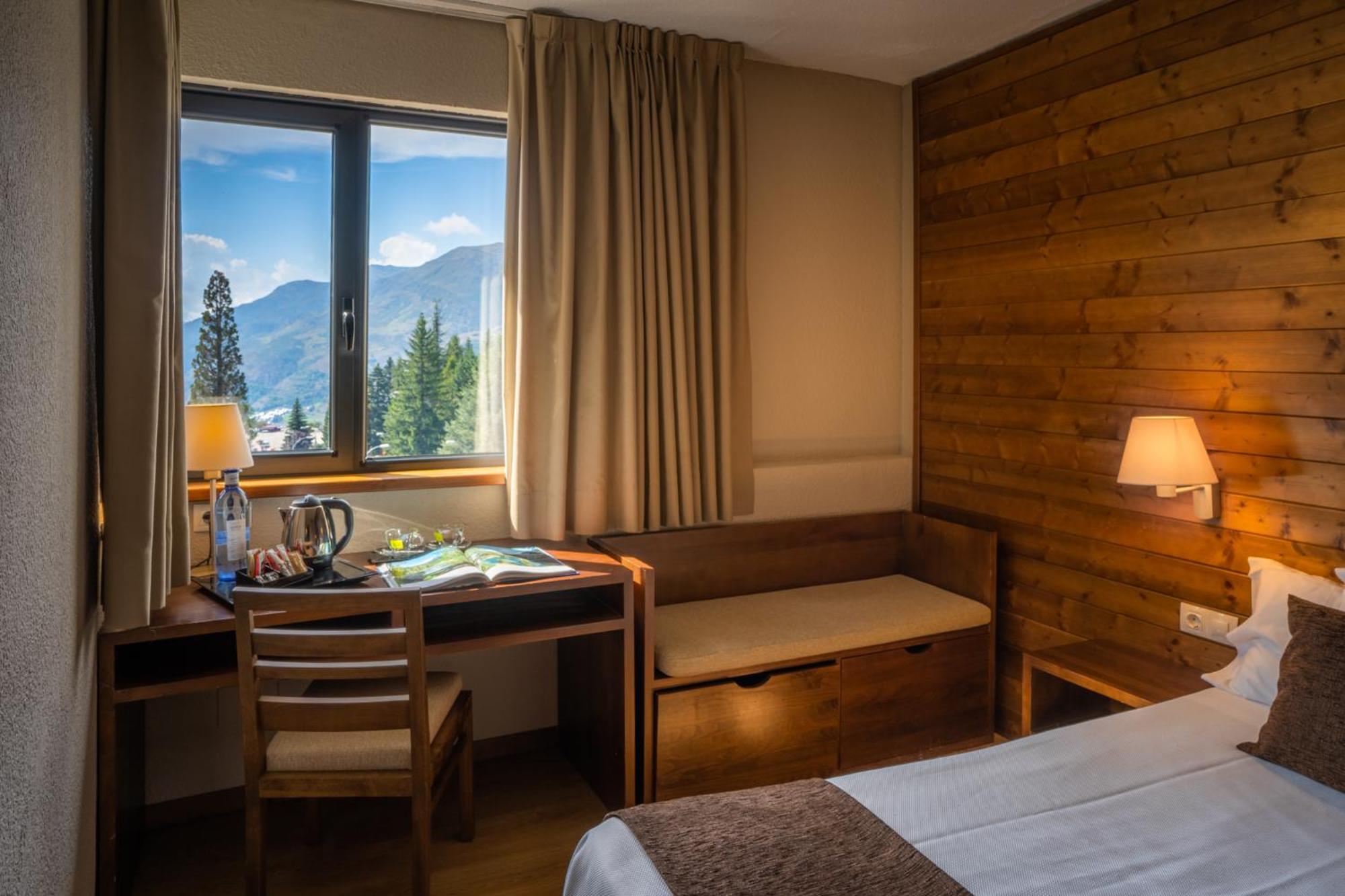 Hotel Tuc Blanc Baqueira Beret Esterno foto